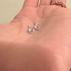 💎NEW! Natural Diamond Stud Earrings✨